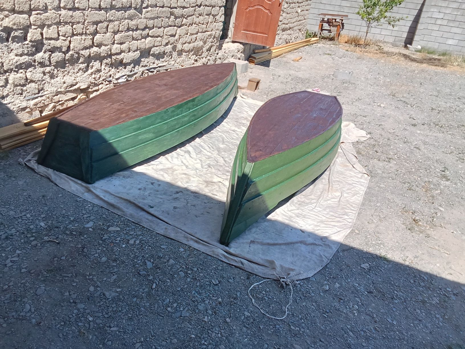 Лодка деревянная