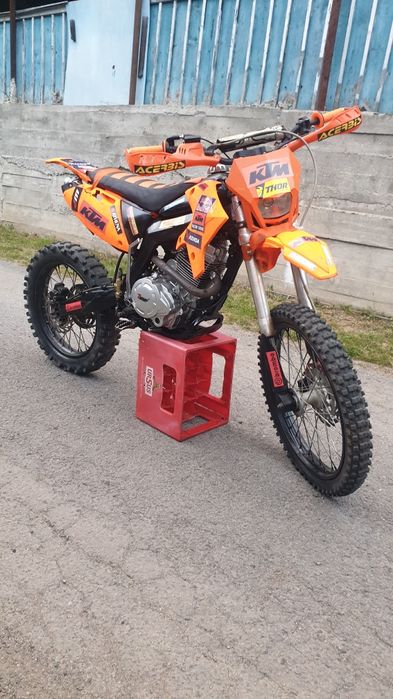 Vand moto cross 250cc în 4 timpi