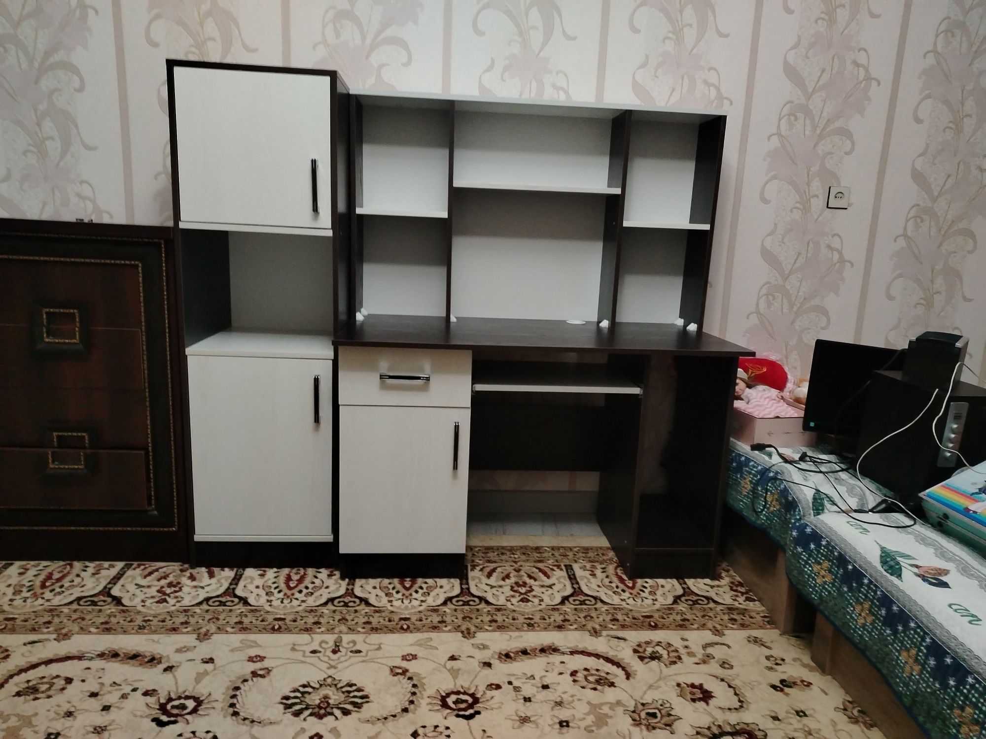 Mebel parta va kampyuter stol birgalikda