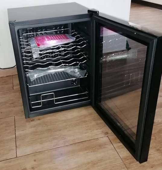 Хладилна витрина Beersafe XL Onyx, в гаранция