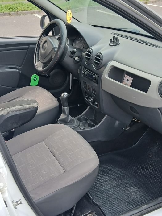 Vând sau schimb dacia Logan