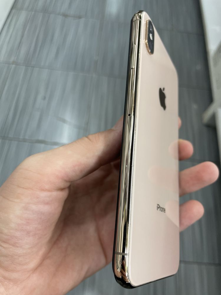 Iphone Xs Max.