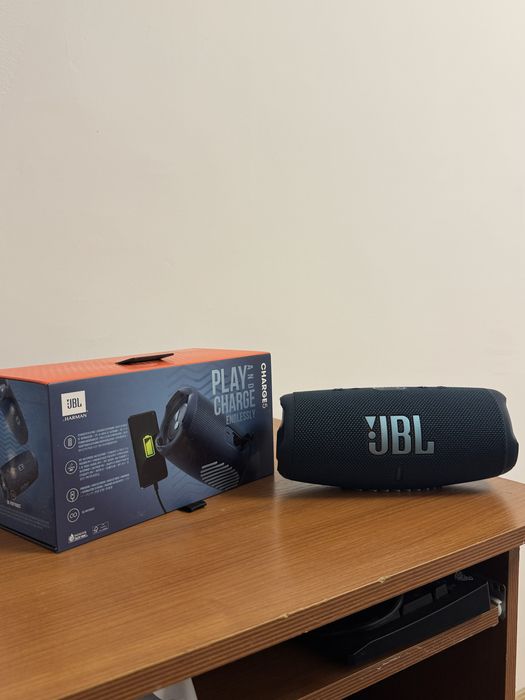 Boxa JBL Charge 5, folosita 2 luni