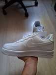 Airforce 1 nou cu etichete