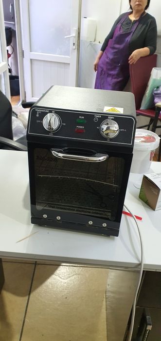 Стерилизатор для инструментов и педикюрное кресло