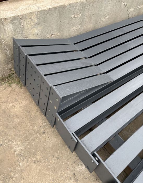 Vând 5ferme la 9m din ipe 160 cu 10stalpi la 3m cu cuzineti și Grundui