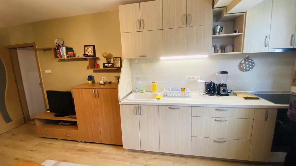 Дава се под наем Двустаен апартамент в Бургас, Изгрев - 45 кв.м за 382.5 € - Снимка #2