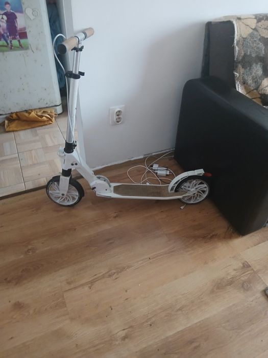 Vând trotinetă ca noua mai multe detalii