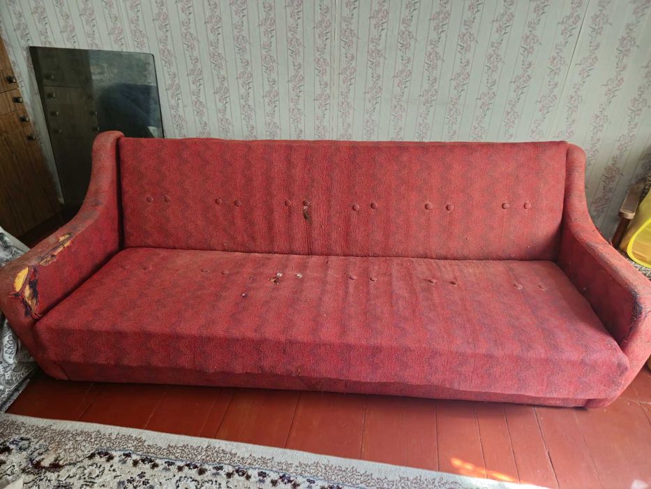 Диван б.у.пружины и механизм целые