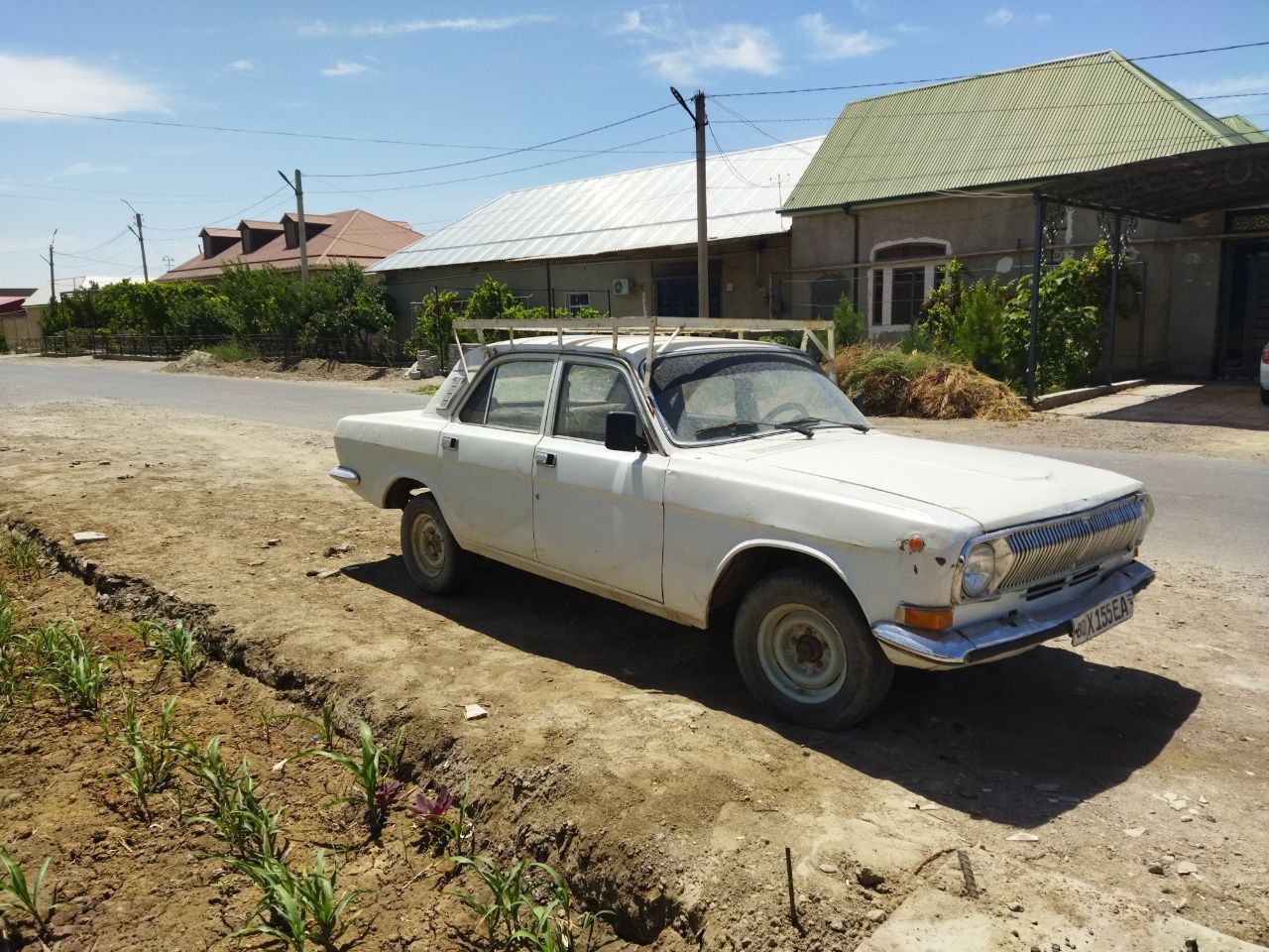 Gaz2410 srochna sotiladi