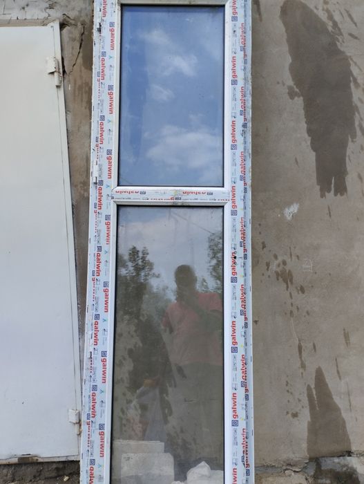 Продам пластиковую дверь.