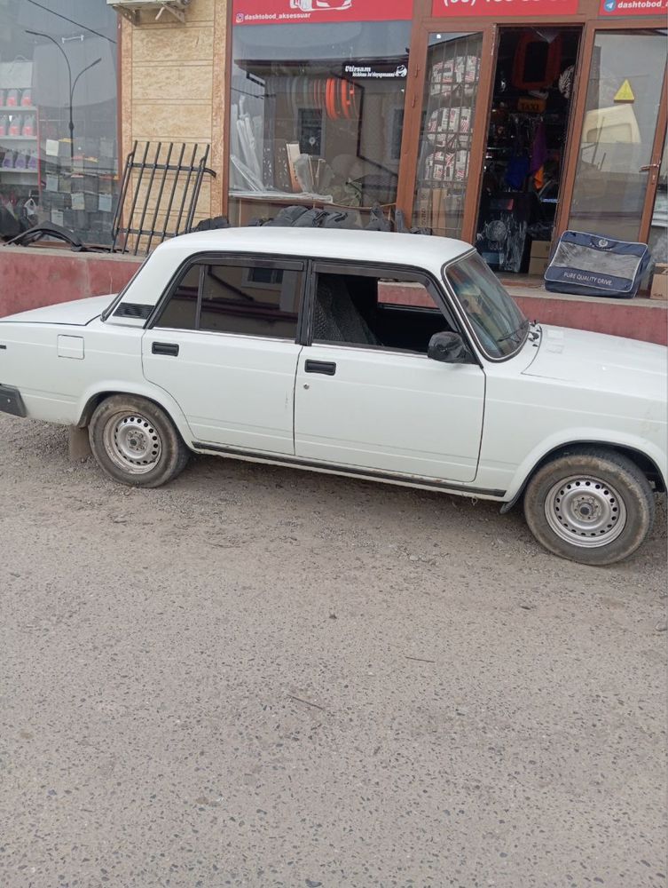 Yaxshi holatdagi tayyor moshina
