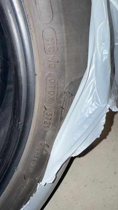 Vând 3 anvelope uzate 30000km  205/55/16 Michelin .Pret 400 lei