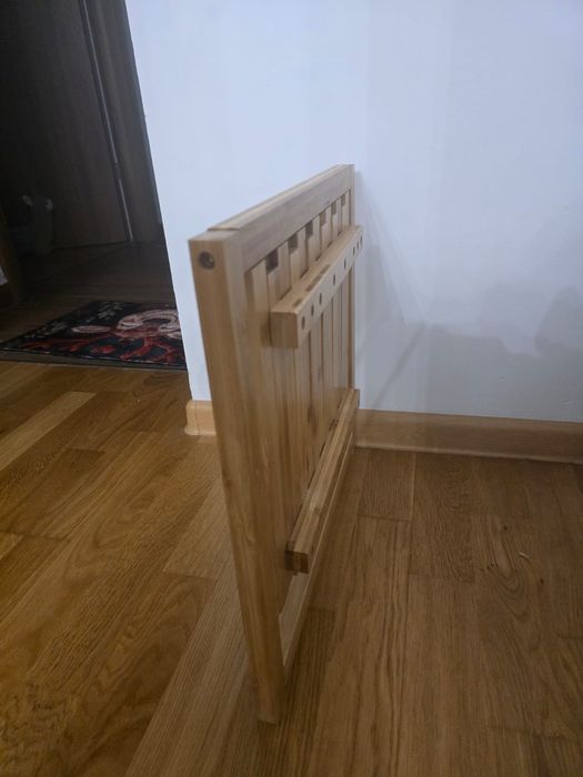 Scaun pliabil din bambus pentru perete