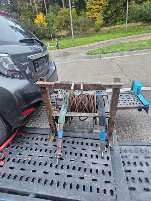 Vând troliu mecanic