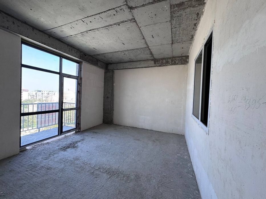 3 xonali karobka kvartira sotiladi