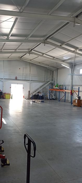 Spatiu comercial parcare hala depozit showroom