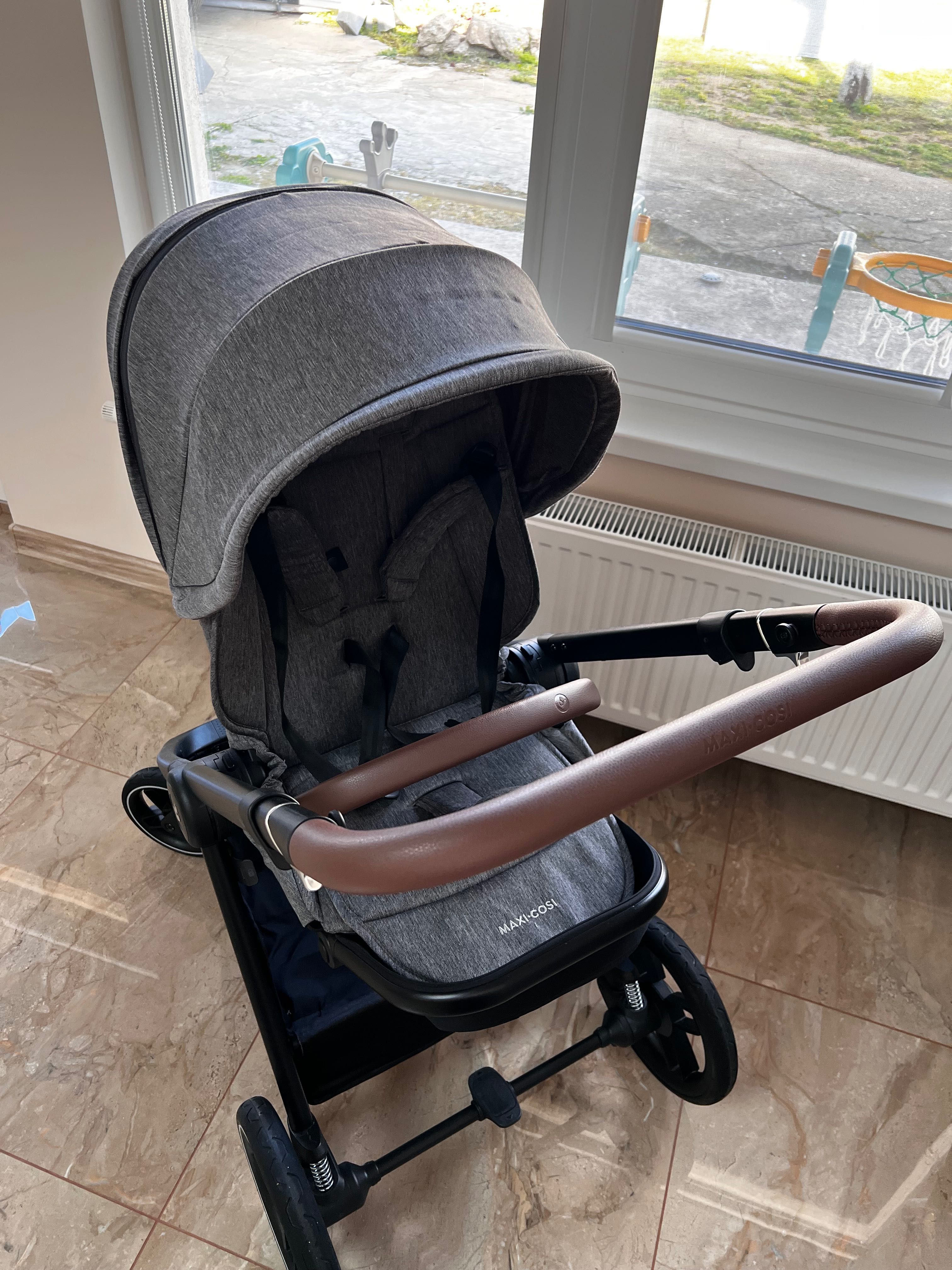 Бебешка количка Maxi Cosi+столче за кола+база+зимно чувалче
