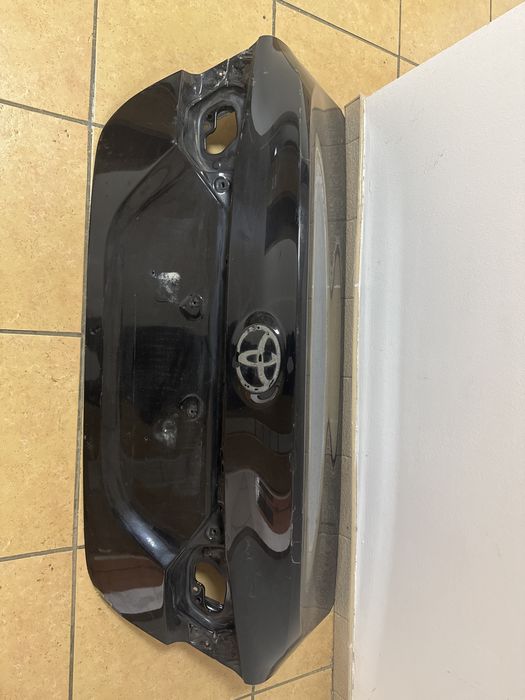 Крышка багажника Toyoto camry 70(оригинал)