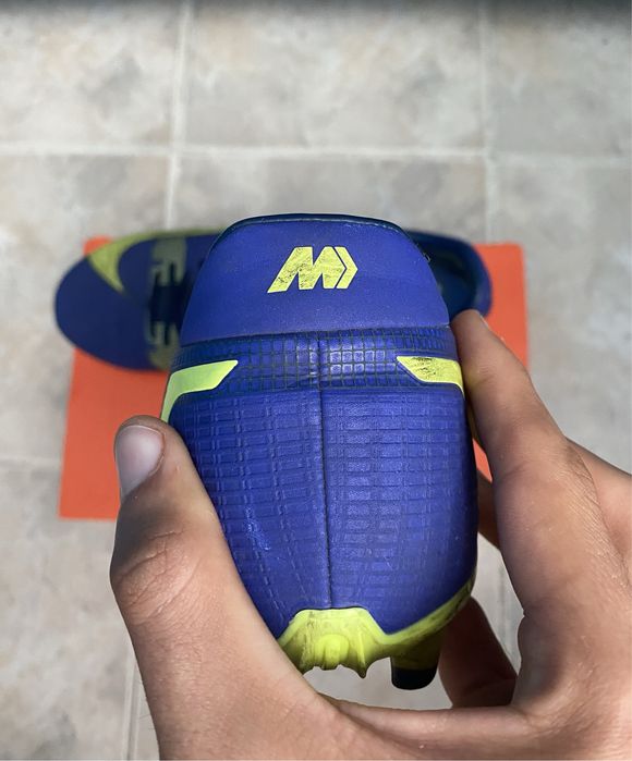 Ghete de Fotbal Nike Mercurial