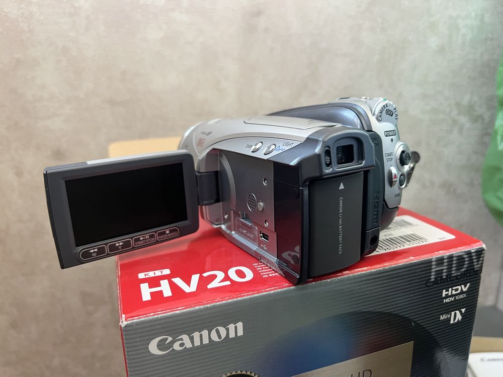 Видеокамера Canon HV20 новая