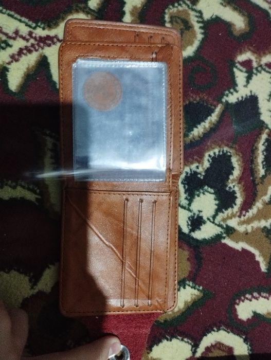 Soat va hamyon 2 tasi bittada