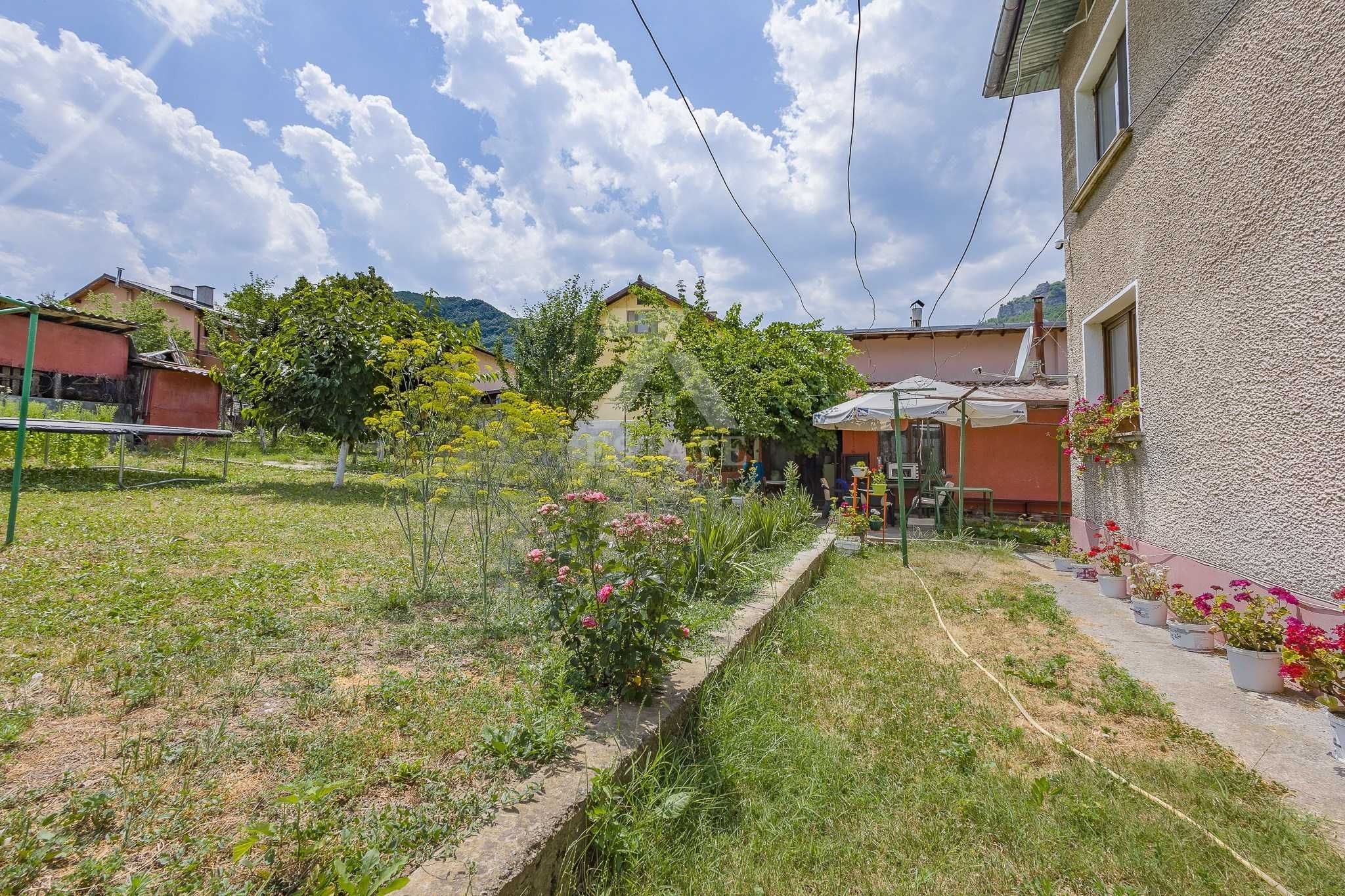 Продава къща в с. Церово, обл. София
