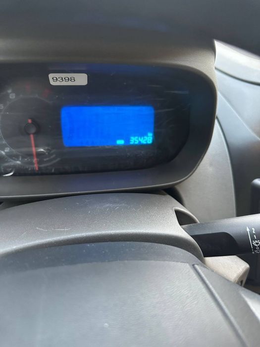 Холати яхши бир кол хайдалган битта пароги бн эшигини тегида мятина бо