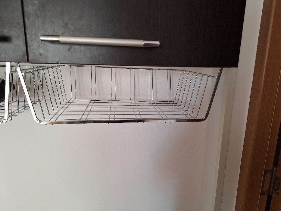 Vând 7 polițe suspendate
