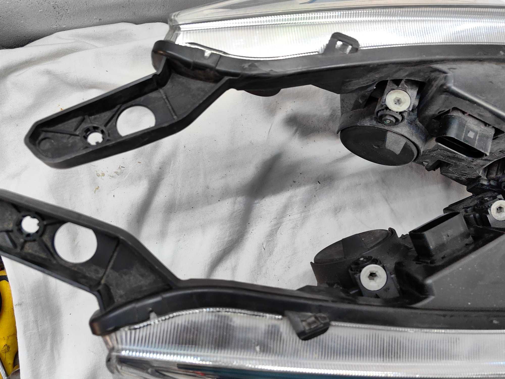 Оригинални  фарове  Форд  Ford B-Max