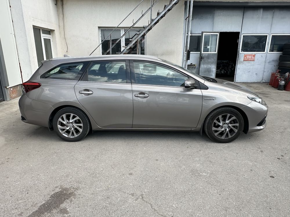 Toyota Auris 1.8 Hybrid 2018г -На части