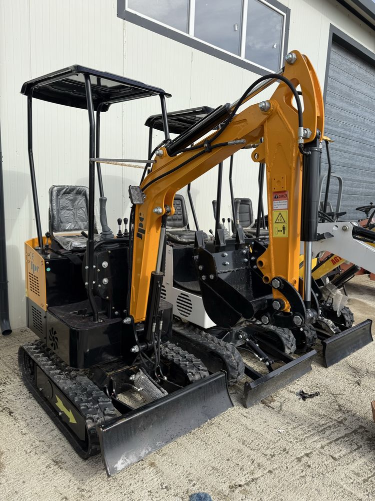 Miniexcavatoare Noi Chinezesti 1 tona
