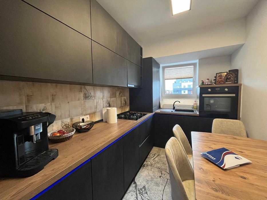 Pers fizică, vand ap cu 3 camere, complet mobilat, loc parcare și boxă