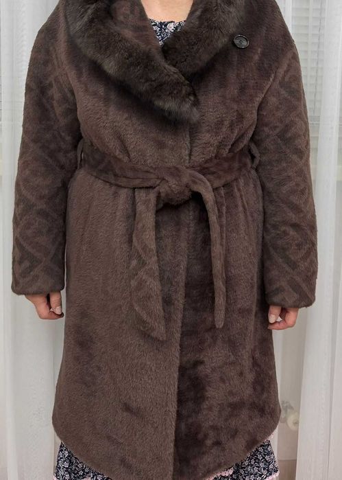 Натуральное пальто с капюшоном из песца фирмой FENDI (Турция)