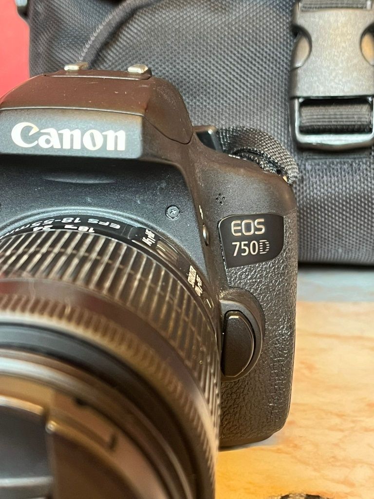 DSLR Canon EOS 750d