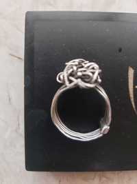 Дамски сребърен пръстен.