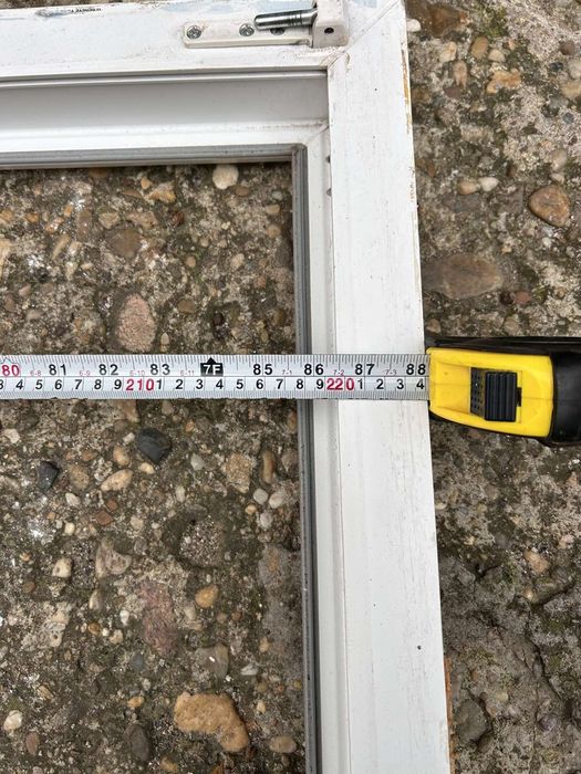 Продавам ПВЦ дограма със двоен стъклопакет и бонус комарници