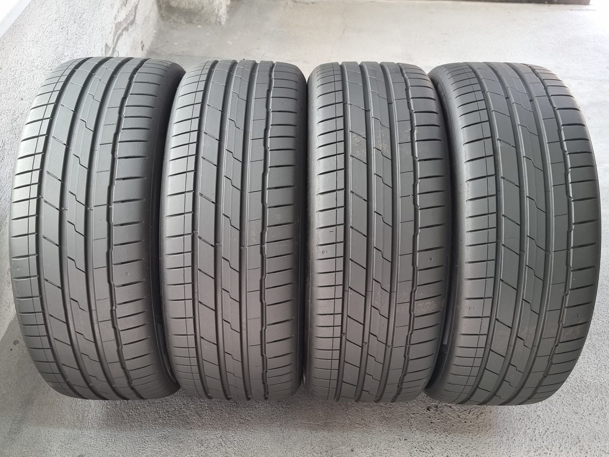 225/45/19 Hankook 4Броя: 300лв 6.2мм