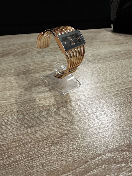 Подставка для часов.Пластик.Турция