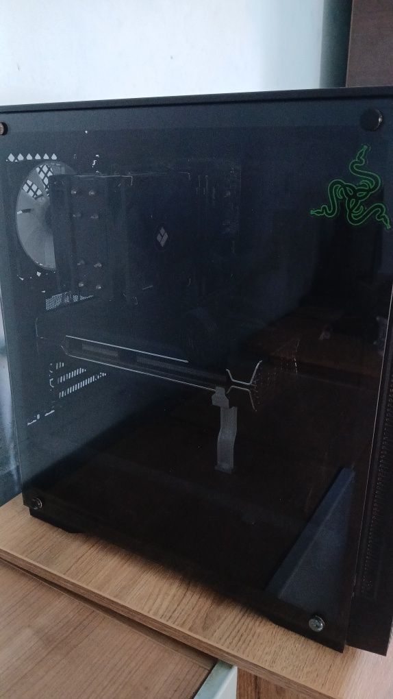 !URGENT! Pc Gaming  Ryzen 5 3600 +Rx 5700xt thick+ 16 gb ram + ssd