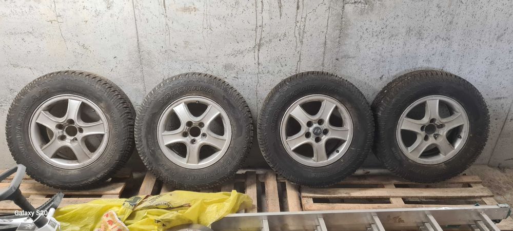 Гуми Yokohama 225/70/16 всесезонни с джанти