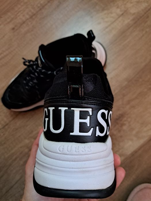 Кецове и сникърси на guess