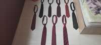 Различни видове вратовръзки от различен клас