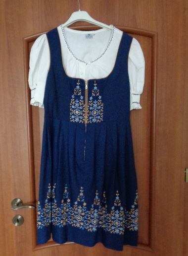 Costum bavarez din 2 piese (sarafan si bluza) marimea 40