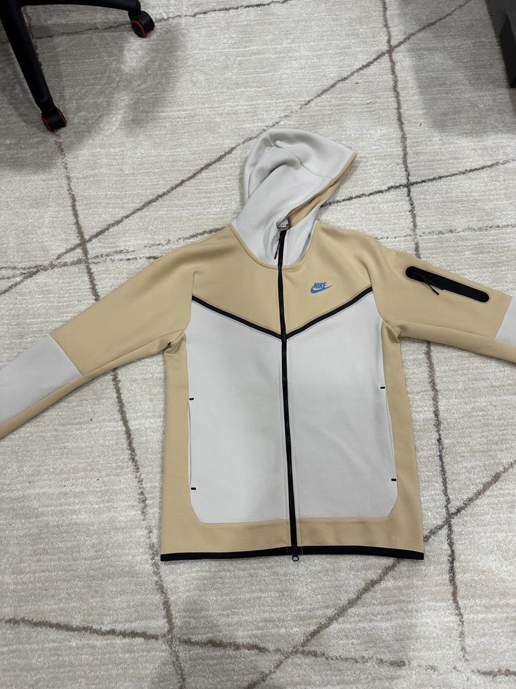 Vand Bluza Nike Tech Fleece originala