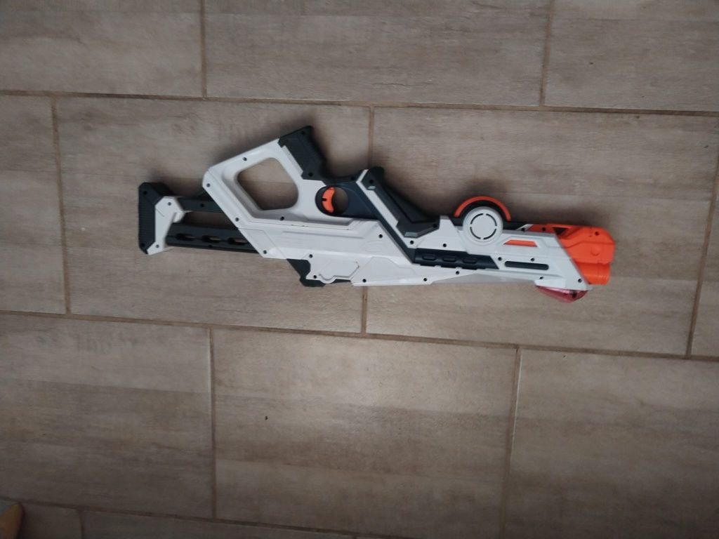 Pusca nerf foarte Buna, si mare