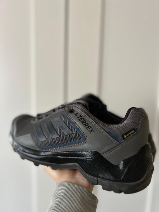 Ghete adidas pentru drumeții