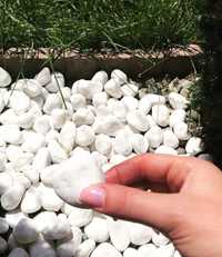 Гравий белый отборный, цена за упаковку 20 килограмм натуралный камень