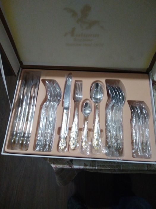 Набор ложки, вилки, ножи и т.д.