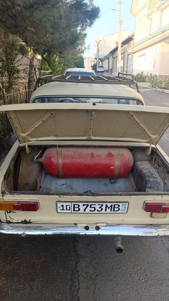vaz 21011 sotiladi